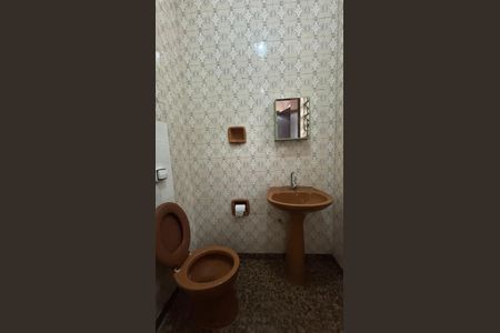 Casa para alugar com 50m², 2 quartos e 2 vagas Casa para alugar com 50m², 2 quartos e 2 vagasBanheiro