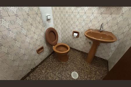 Casa para alugar com 50m², 2 quartos e 2 vagas Casa para alugar com 50m², 2 quartos e 2 vagasBanheiro