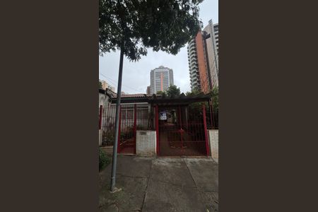 Casa para alugar com 50m², 2 quartos e 2 vagas Casa para alugar com 50m², 2 quartos e 2 vagasFachada