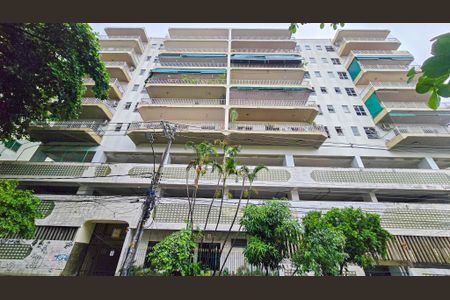Apartamento à venda com 77m², 2 quartos e 1 vagaFachada