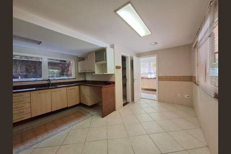 Casa à venda com 4 quartos, 280m² em Pendotiba, Niterói