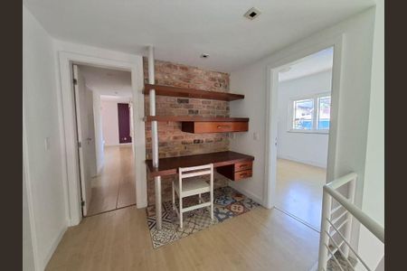 Casa à venda com 4 quartos, 280m² em Pendotiba, Niterói