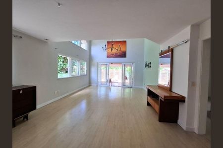 Casa à venda com 4 quartos, 280m² em Pendotiba, Niterói