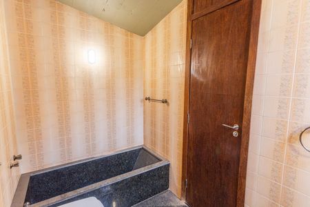 Apartamento para alugar com 183m², 4 quartos e 3 vagasBanheiro da Suíte