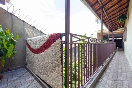 Casa à venda com 298m², 6 quartos e 3 vagas Casa à venda com 298m², 6 quartos e 3 vagasCorredor