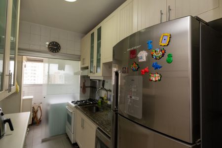 Cozinha de apartamento à venda com 2 quartos, 58m² em Tamboré, Barueri