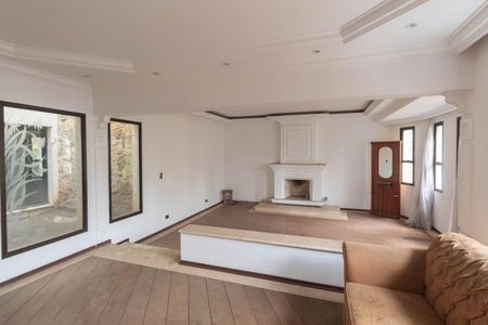 Casa à venda com 700m², 7 quartos e 8 vagasSala