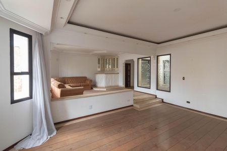 Casa à venda com 700m², 7 quartos e 8 vagasSala