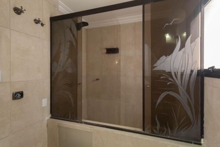 Casa à venda com 700m², 7 quartos e 8 vagasBanheiro da Suíte 2