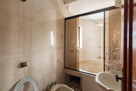 Casa à venda com 700m², 7 quartos e 8 vagasBanheiro da Suíte 3