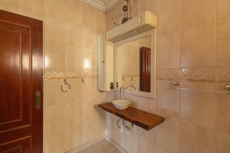 Casa à venda com 700m², 7 quartos e 8 vagasBanheiro da Suíte 4