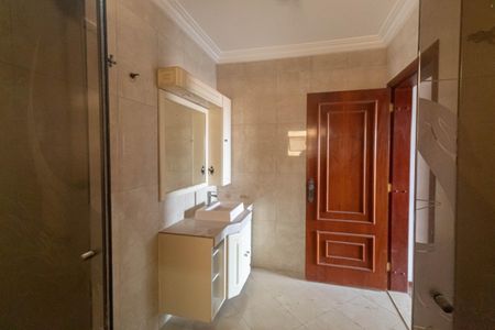 Casa à venda com 700m², 7 quartos e 8 vagasBanheiro da Suíte 1