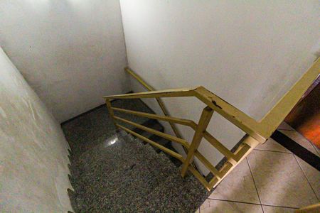 Casa à venda com 88m², 2 quartos e 1 vaga Casa à venda com 88m², 2 quartos e 1 vagaEscada