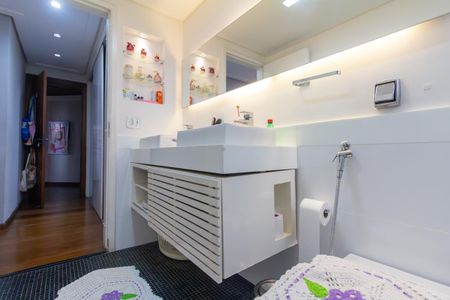 Apartamento à venda com 232m², 3 quartos e 2 vagas Apartamento à venda com 232m², 3 quartos e 2 vagasBanheiro 2