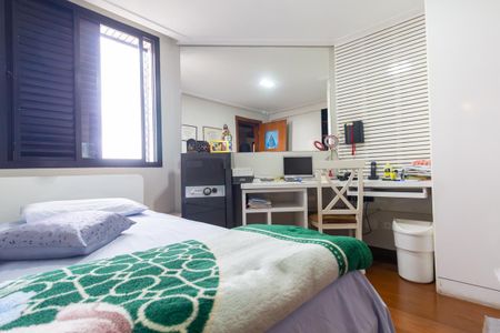 Apartamento à venda com 232m², 3 quartos e 2 vagas Apartamento à venda com 232m², 3 quartos e 2 vagasQuarto 1