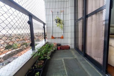 Apartamento à venda com 232m², 3 quartos e 2 vagas Apartamento à venda com 232m², 3 quartos e 2 vagasVaranda