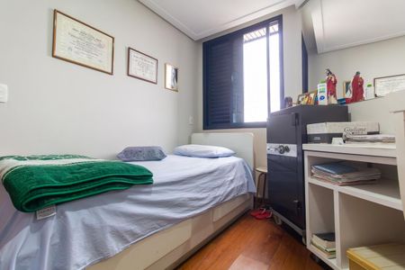 Apartamento à venda com 232m², 3 quartos e 2 vagas Apartamento à venda com 232m², 3 quartos e 2 vagasQuarto 1