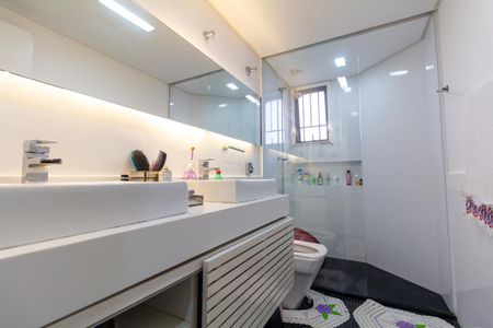 Apartamento à venda com 232m², 3 quartos e 2 vagas Apartamento à venda com 232m², 3 quartos e 2 vagasBanheiro 2