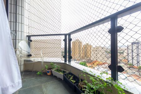 Apartamento à venda com 232m², 3 quartos e 2 vagas Apartamento à venda com 232m², 3 quartos e 2 vagasVaranda