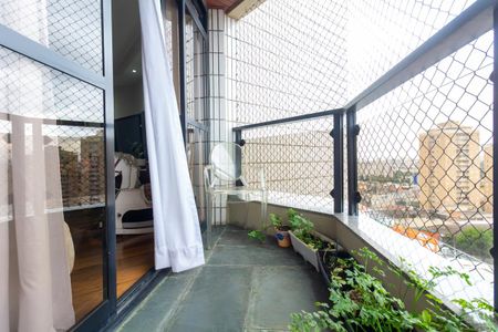 Apartamento à venda com 232m², 3 quartos e 2 vagas Apartamento à venda com 232m², 3 quartos e 2 vagasVaranda