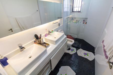 Apartamento à venda com 232m², 3 quartos e 2 vagas Apartamento à venda com 232m², 3 quartos e 2 vagasBanheiro 2