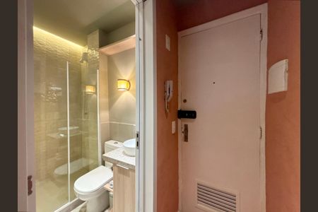 Banheiro de apartamento à venda com 1 quarto, 23m² em Copacabana, Rio de Janeiro