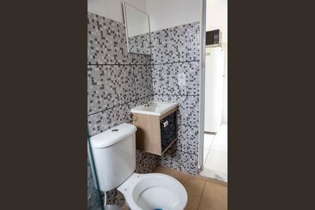 banheiro de kitnet/studio para alugar com 1 quarto, 20m² em Vila Gomes, São Paulo