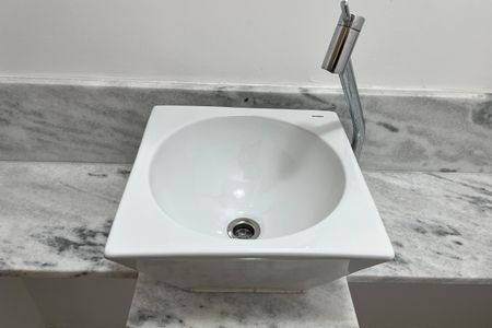 Lavabo de apartamento para alugar com 2 quartos, 70m² em Boqueirão, Santos