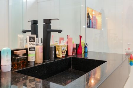 Apartamento à venda com 84m², 1 quarto e 2 vagasBanheiro da Suíte