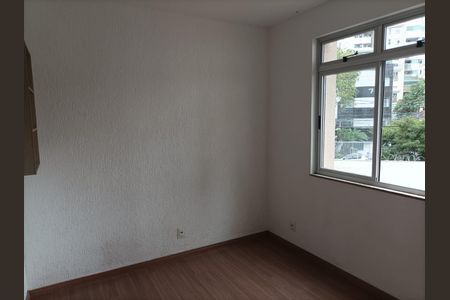Quarto de apartamento para alugar com 3 quartos, 77m² em Santa Efigênia, Belo Horizonte