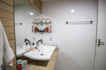 Apartamento à venda com 69m², 2 quartos e 1 vaga Apartamento à venda com 69m², 2 quartos e 1 vagaBanheiro