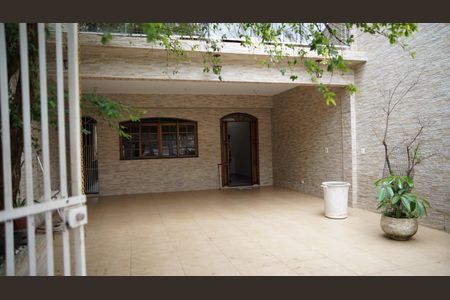 Casa à venda com 253m², 4 quartos e 5 vagasQuintal frente casa