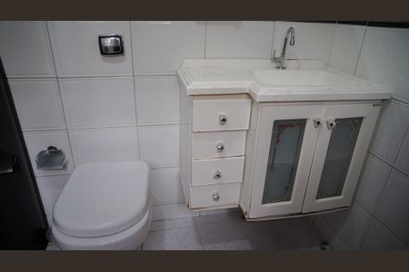 Casa à venda com 253m², 4 quartos e 5 vagasBanheiro da Suíte