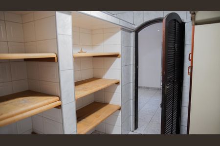 Casa à venda com 253m², 4 quartos e 5 vagasDespensa