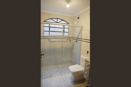 Casa à venda com 253m², 4 quartos e 5 vagasBanheiro 1