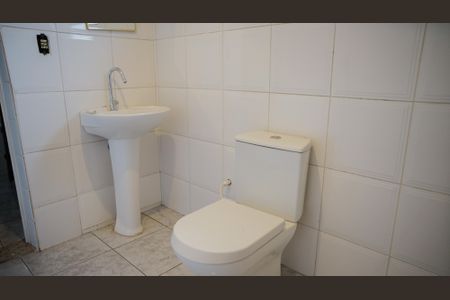 Casa à venda com 253m², 4 quartos e 5 vagasBanheiro piso superior