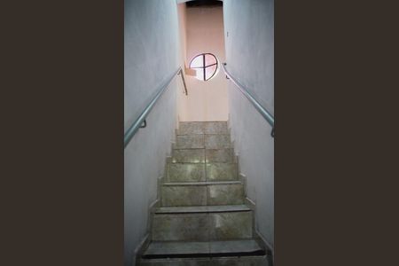 Casa à venda com 253m², 4 quartos e 5 vagasEscada piso superior