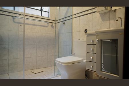 Casa à venda com 253m², 4 quartos e 5 vagasBanheiro 1