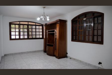 Casa à venda com 253m², 4 quartos e 5 vagasSala