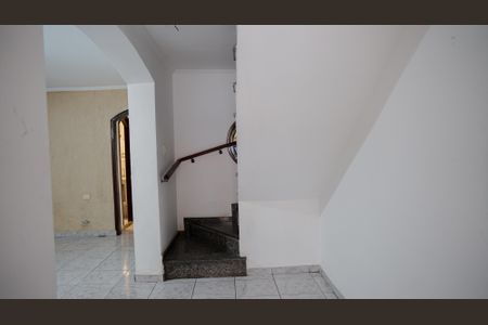 Casa à venda com 253m², 4 quartos e 5 vagassala escada