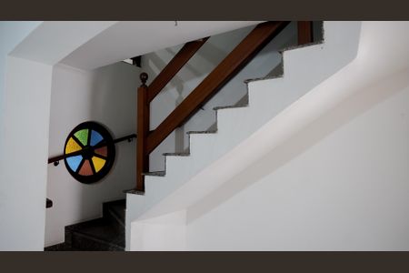 Casa à venda com 253m², 4 quartos e 5 vagassala escada