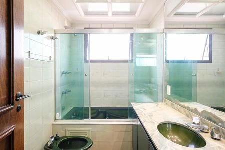 Apartamento para alugar com 196m², 4 quartos e 4 vagasBanheiro