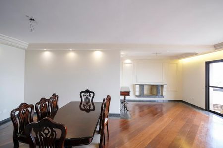 Apartamento para alugar com 196m², 4 quartos e 4 vagasSala