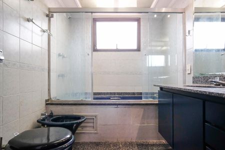 Apartamento para alugar com 196m², 4 quartos e 4 vagasBanheiro da suíte 1