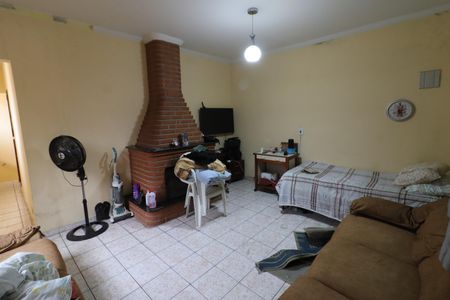Casa à venda com 211m², 4 quartos e 2 vagasSala