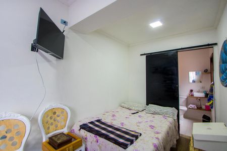 Casa à venda com 240m², 2 quartos e 2 vagasQuarto 2 - Suíte