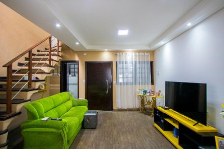 Casa à venda com 240m², 2 quartos e 2 vagasSala