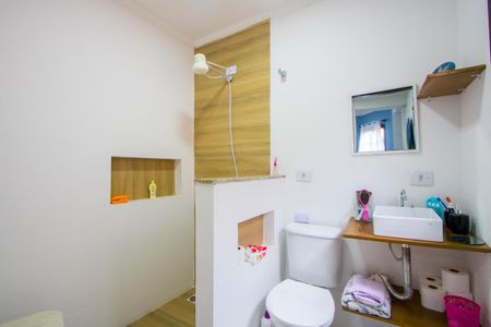 Casa à venda com 240m², 2 quartos e 2 vagasBanheiro do quarto 2