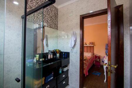 Casa à venda com 240m², 2 quartos e 2 vagasBanheiro do quarto 1