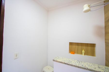 Casa à venda com 240m², 2 quartos e 2 vagasBanheiro do quarto 2